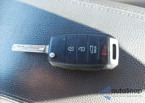 2015 Kia Optima Lx z USA, uszkodzony, nr VIN KNAGM4A7XF5556749